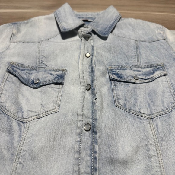 Guess Denim Western Shirt Womens S Light Wash Pearl Snap Button Down Vintage - Picture 3 of 13